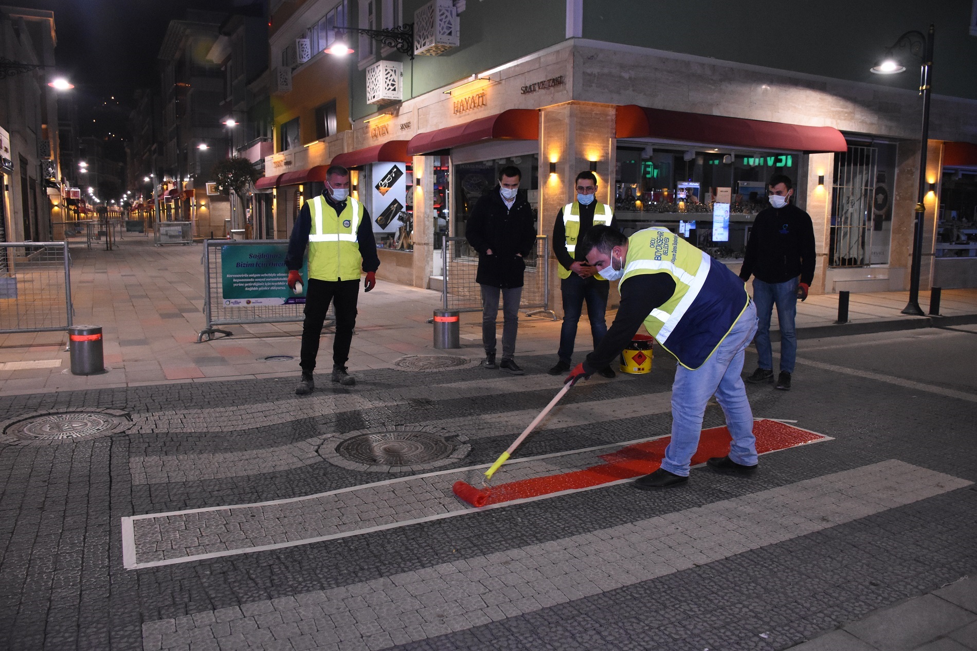 19 İLÇEDE YAYA GEÇİTLERİ KIRMIZI